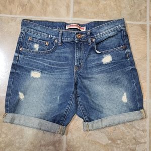 Gap Boyfriend cut short